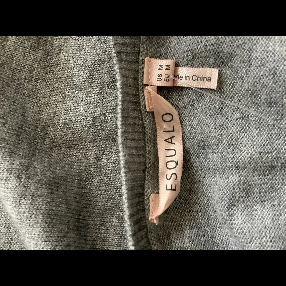 NWOT Esqualo Grey Flair Cuff Sweater Sz-M